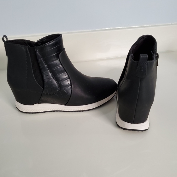 Bare trap sneaker bootie Jaci  new 8.5m w/o box - Picture 1 of 8